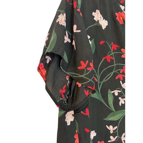 Torrid 2X Plus Size Top Black Floral Print V Neck Neckline Short Sleeve EUC - Picture 4 of 4